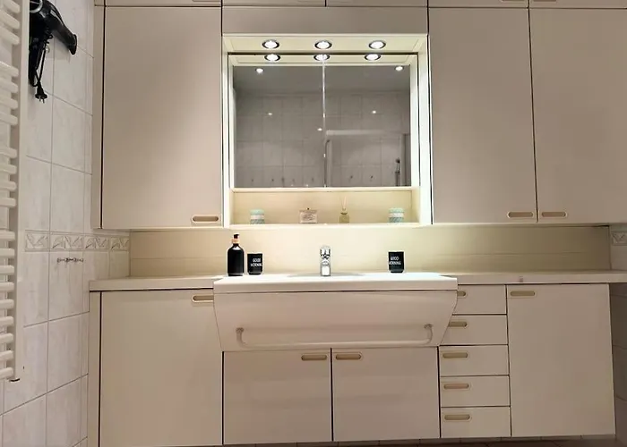 Gemuetliches & Modernes Inklusive Gratis Parkplatz Apartment *